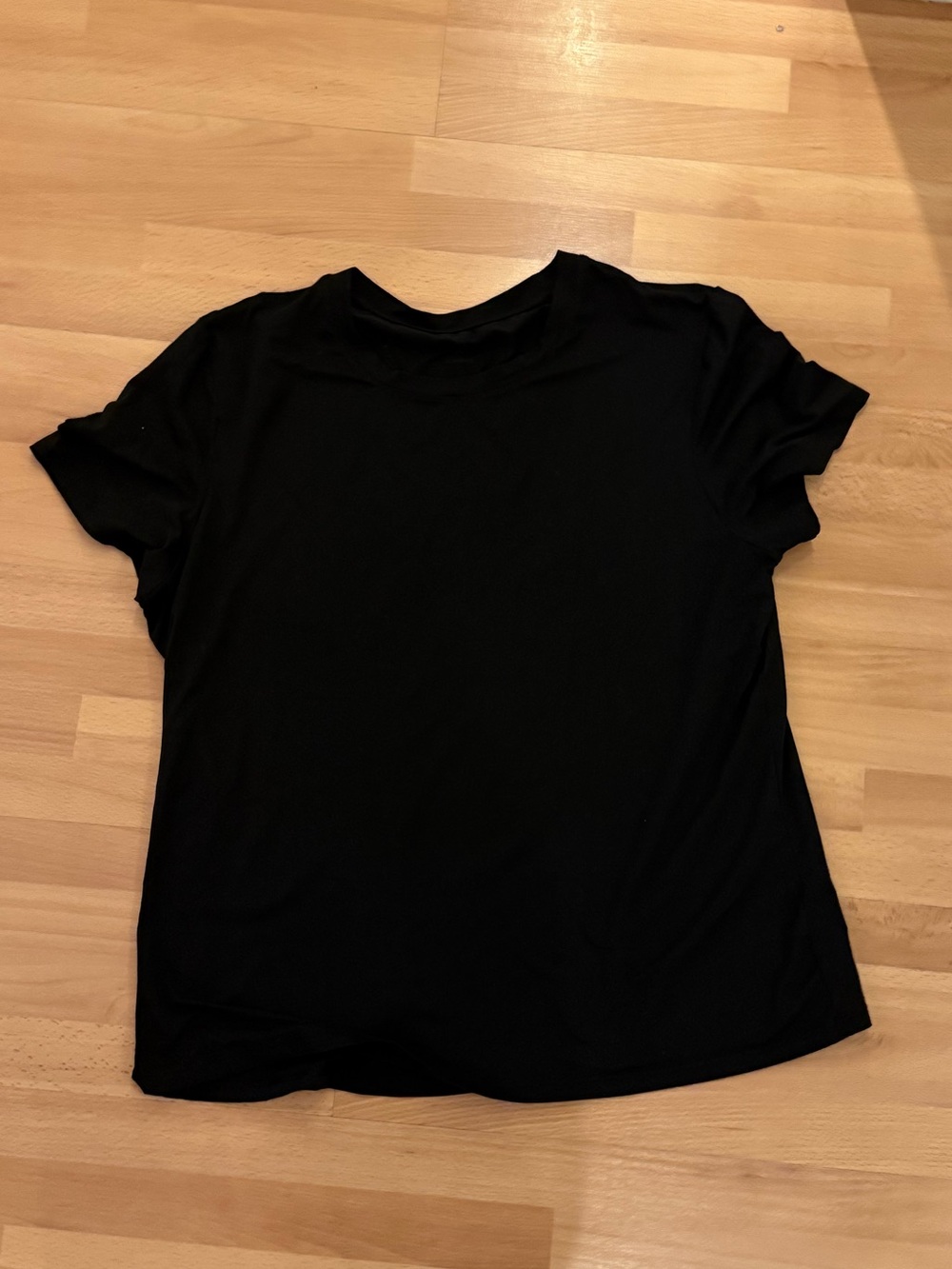 Classic Women’s Black Crewneck Short Sleeve Top